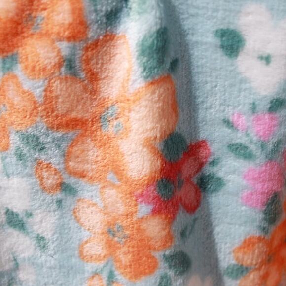 Hudson & Essex Plush Throw Spring Floral Ultra Soft Size 50 in X 70 in NEW - Picture 10 of 16